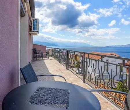 Appartamento Rebeca With A Beautiful View Novi Vinodolski